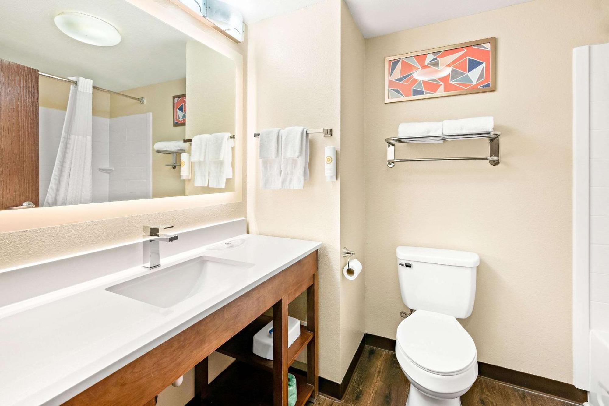 Comfort I-81 Hotel 3*